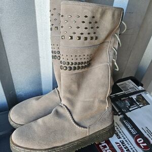 Bearpaw Studded Sheepskin Boots Womens 8 Tan Suede Winter Fur Lined Boho